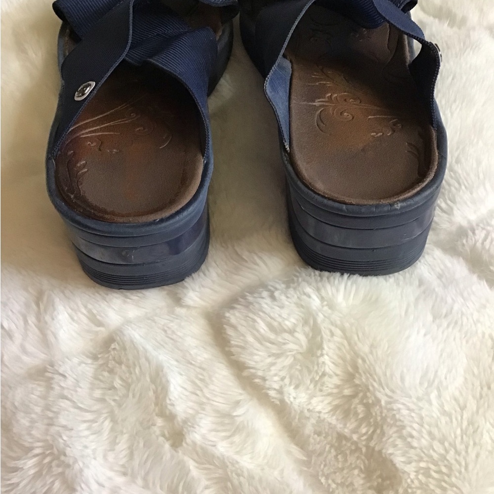 Bzees Blue and Brown Cross-Strap Sandals - Picture 4 of 4